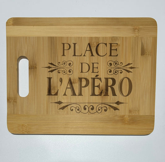Planche à découper 33 x 25 cm « place de l’apéro » Personnalisable