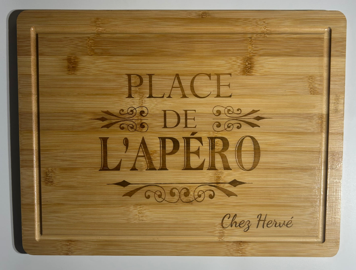🍷 Planche à Découper 40x30cm “Place de l’Apéro” - Personnalisable